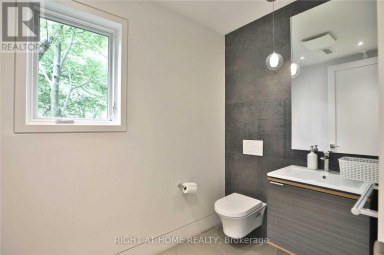 MAIN FLOOR 100 - 1440 HURONTARIO STREET Mississauga (Mineola) Ontario photo 6