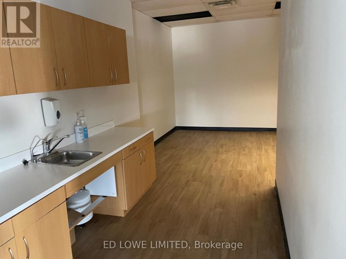 2ND FL - 136 BAYFIELD STREET, Barrie (City Centre), Ontario, L4M3B3