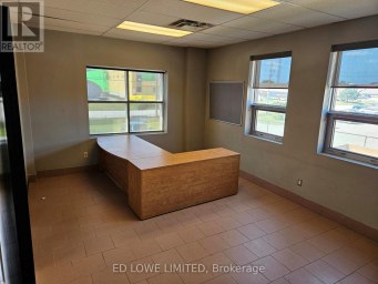 69 SAUNDERS ROAD Barrie (400 East) Ontario photo 3