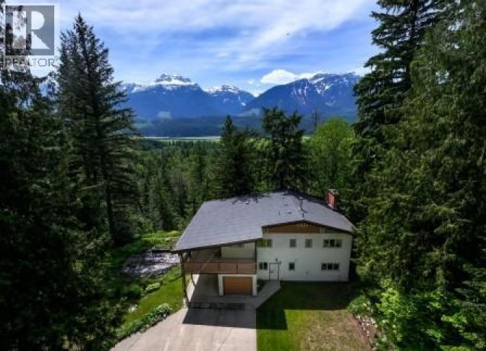 2941 McInnes Road, Revelstoke, British Columbia, V0E2S3 (ID 10349346)
