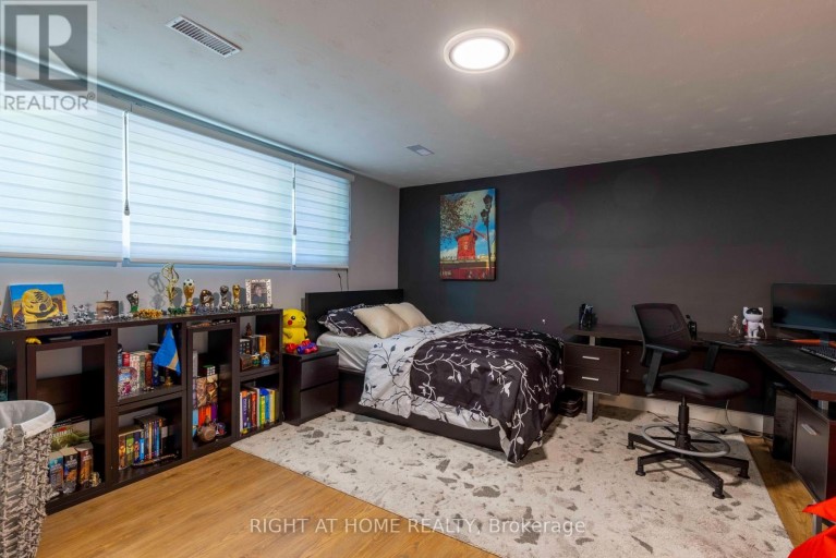 212 LOCKHART DRIVE, St. Catharines (Glendale/Glenridge), Ontario, L2T1X1