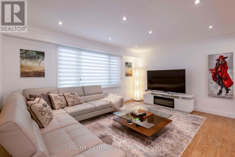 212 LOCKHART DRIVE, St. Catharines (Glendale/Glenridge), Ontario, L2T1X1