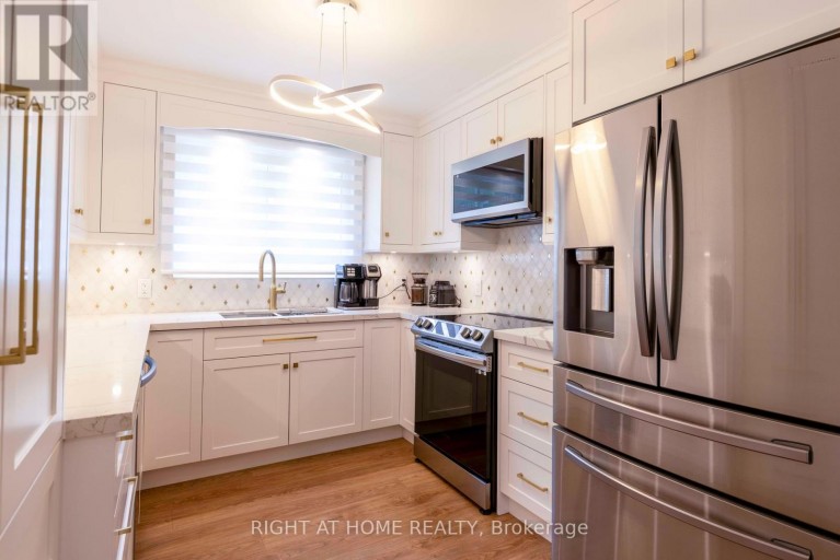 212 LOCKHART DRIVE, St. Catharines (Glendale/Glenridge), Ontario, L2T1X1