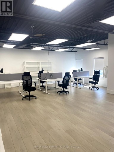 204 - 348 LAKESHORE ROAD E, Mississauga (Port Credit), Ontario, L5G1H5