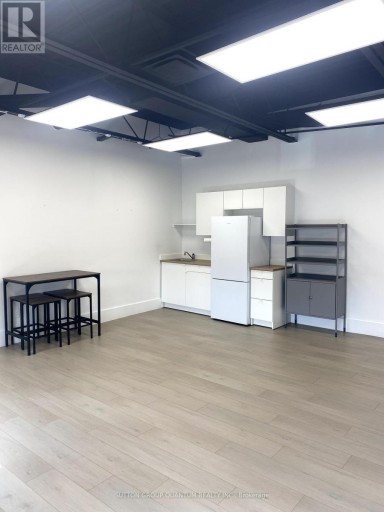 204 - 348 LAKESHORE ROAD E, Mississauga (Port Credit), Ontario, L5G1H5