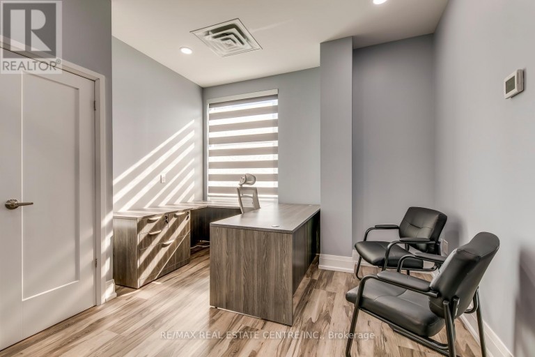 211 - 3475 REBECCA STREET, Oakville (QE Queen Elizabeth), Ontario, L6L0H3