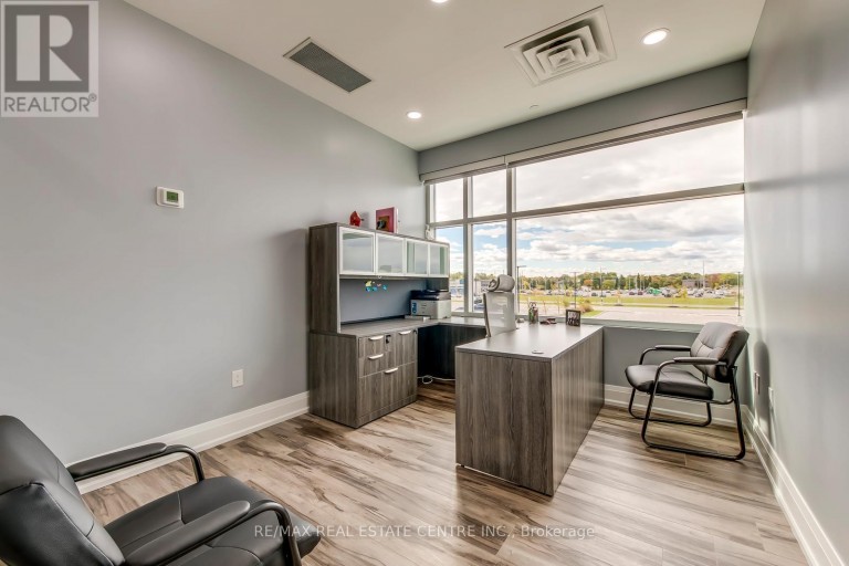 211 - 3475 REBECCA STREET, Oakville (QE Queen Elizabeth), Ontario, L6L0H3