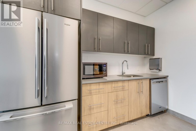 211 - 3475 REBECCA STREET, Oakville (QE Queen Elizabeth), Ontario, L6L0H3