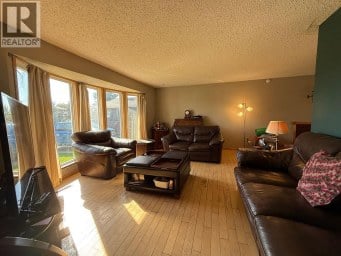 5804 48A Street High Prairie Alberta photo 3