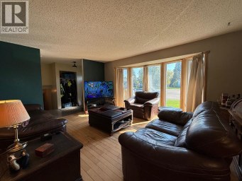5804 48A Street High Prairie Alberta photo 4