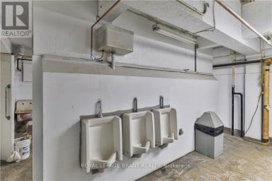 A - 148 MOHAWK STREET Brantford Ontario photo 27