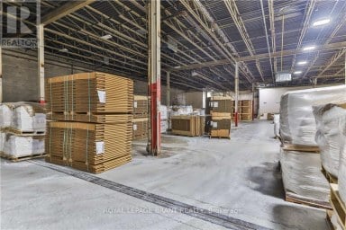 A - 148 MOHAWK STREET Brantford Ontario photo 38