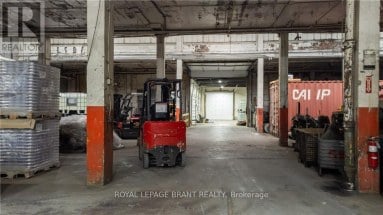 A - 148 MOHAWK STREET Brantford Ontario photo 43