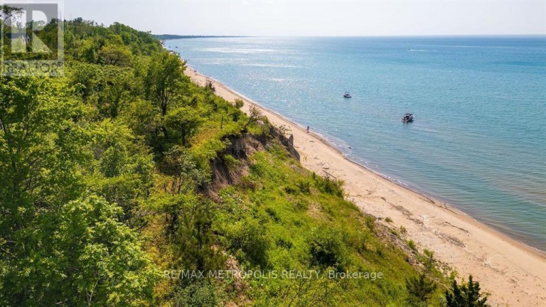 7011 BLUE COAST HEIGHTS, Plympton-Wyoming (Plympton Wyoming), Ontario, N0N1E0