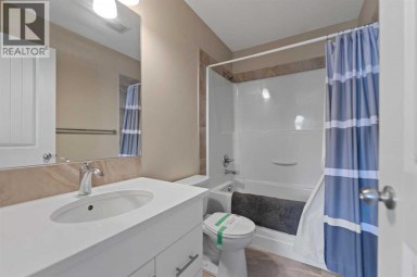 81 Copperpond Landing SE Calgary Alberta photo 25