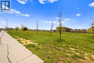 81 Copperpond Landing SE Calgary Alberta photo 6