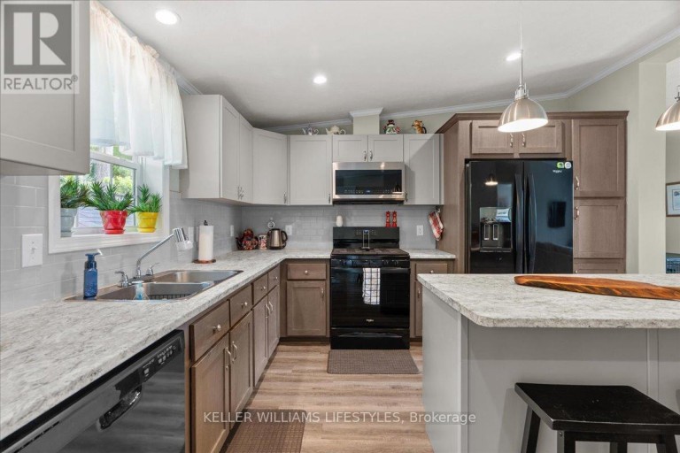 13 KELLESTINE DRIVE, Strathroy-Caradoc (SE), Ontario, N7G0C5