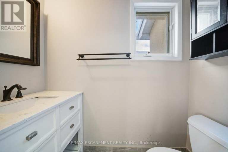108 OLDE BAYVIEW AVENUE, Richmond Hill (Oak Ridges Lake Wilcox), Ontario, L4E3C7