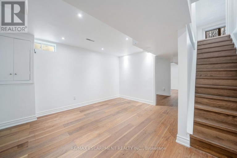 108 OLDE BAYVIEW AVENUE, Richmond Hill (Oak Ridges Lake Wilcox), Ontario, L4E3C7