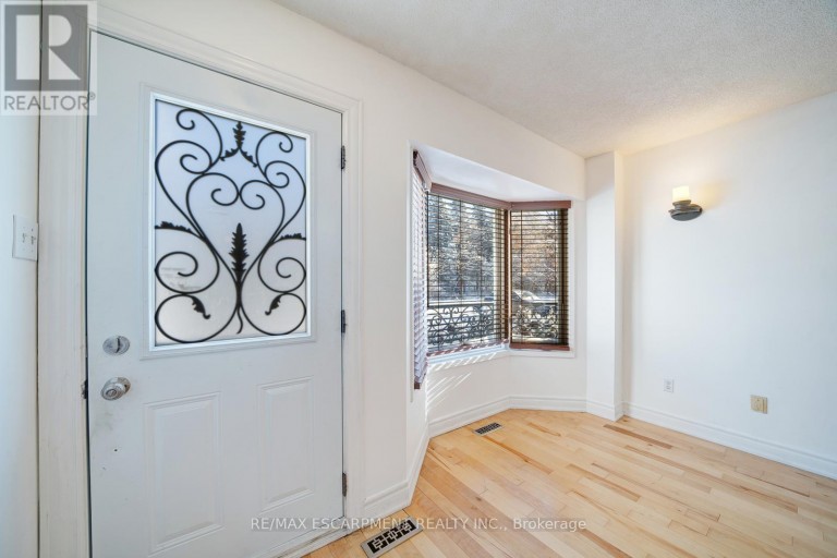 108 OLDE BAYVIEW AVENUE, Richmond Hill (Oak Ridges Lake Wilcox), Ontario, L4E3C7