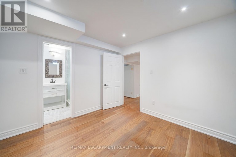 108 OLDE BAYVIEW AVENUE, Richmond Hill (Oak Ridges Lake Wilcox), Ontario, L4E3C7