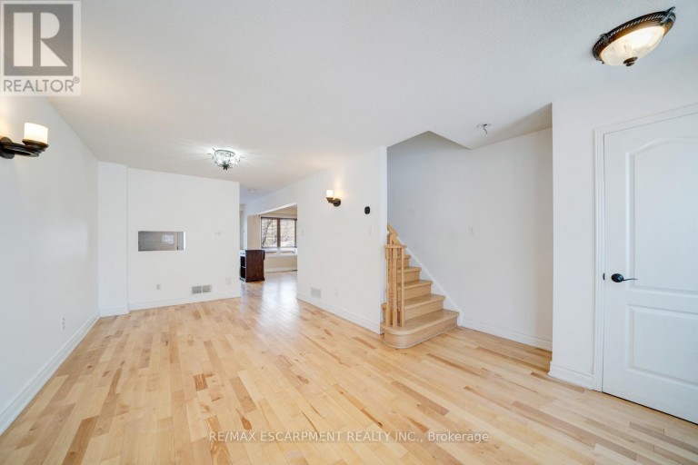 108 OLDE BAYVIEW AVENUE, Richmond Hill (Oak Ridges Lake Wilcox), Ontario, L4E3C7