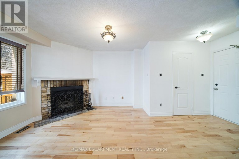 108 OLDE BAYVIEW AVENUE, Richmond Hill (Oak Ridges Lake Wilcox), Ontario, L4E3C7