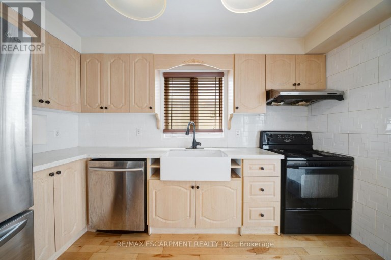 108 OLDE BAYVIEW AVENUE, Richmond Hill (Oak Ridges Lake Wilcox), Ontario, L4E3C7