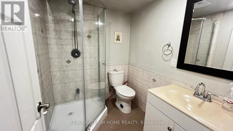 B1 - 949 WILLOWDALE AVENUE, Toronto (Newtonbrook East), Ontario, M2M3C3