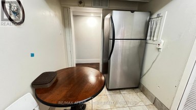 B1 - 949 WILLOWDALE AVENUE Toronto (Newtonbrook East) Ontario photo 12