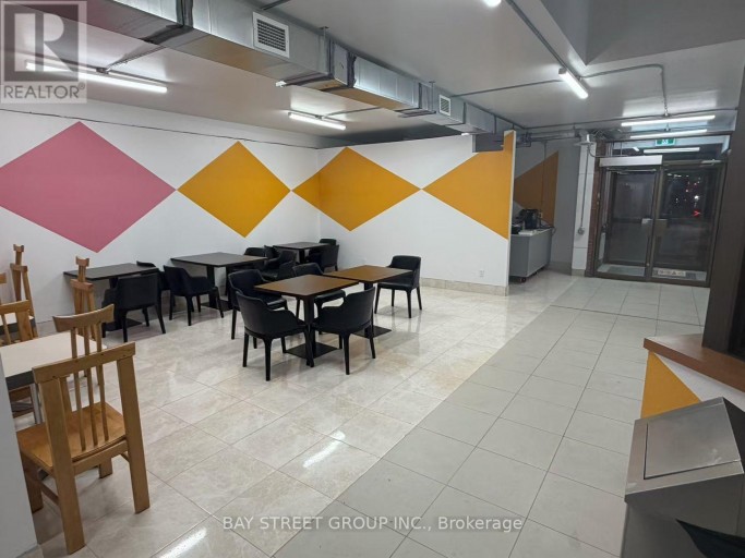 1 OR 5 - 648 SPADINA AVENUE, Toronto (University), Ontario, M5S2H7