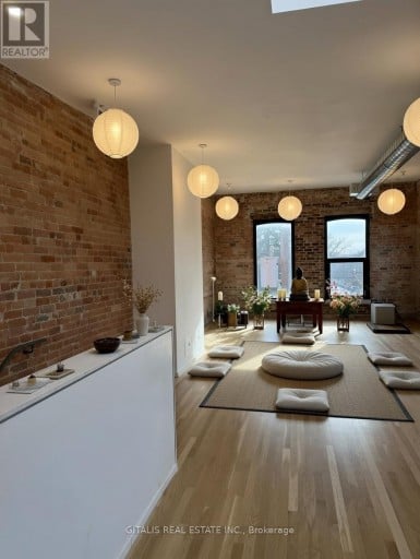 3RD FLOOR - 972 QUEEN STREET E, Toronto (South Riverdale), Ontario, M4M1K1