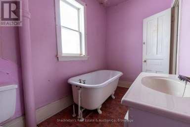 432 ERIE STREET Stratford Ontario photo 20