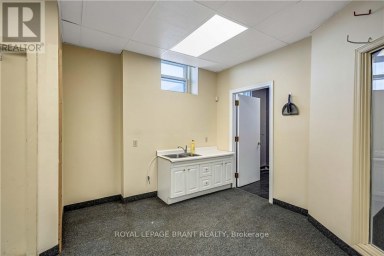 D - 148 MOHAWK STREET Brantford Ontario photo 13