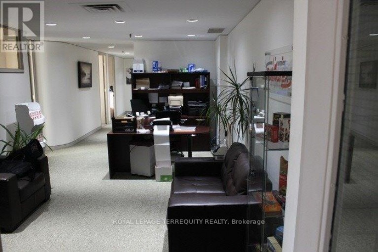 2475 TEDLO STREET, Mississauga (Dixie), Ontario, L5A4A8