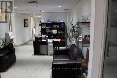 2475 TEDLO STREET Mississauga (Dixie) Ontario photo 5