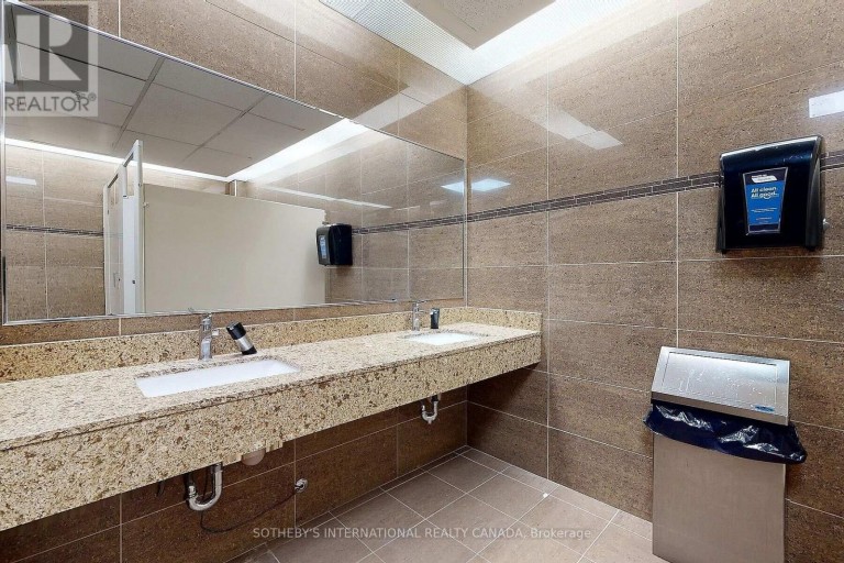 303 - 500 HIGHWAY 7 E, Richmond Hill (Beaver Creek Business Park), Ontario, L4B1J1