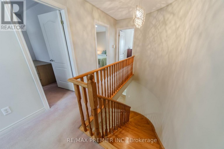 17 VILLANDRY CRESCENT, Vaughan (Maple), Ontario, L6A2R2
