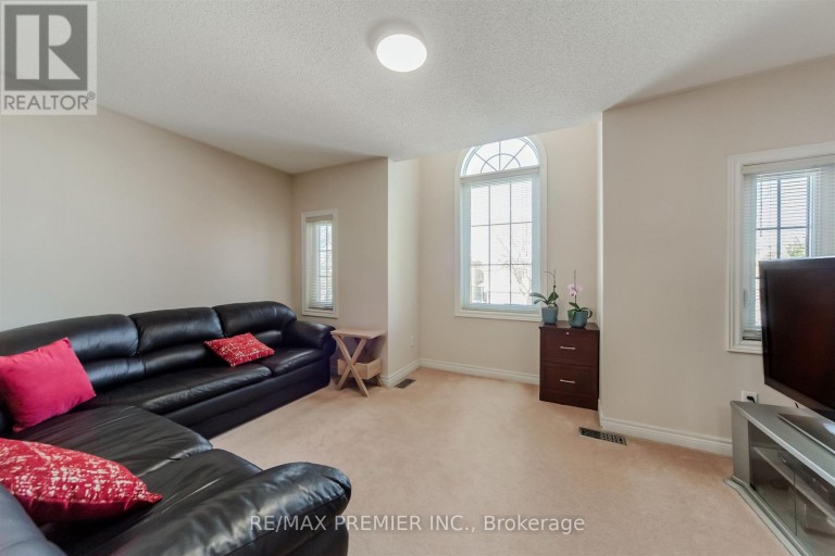 17 VILLANDRY CRESCENT, Vaughan (Maple), Ontario, L6A2R2