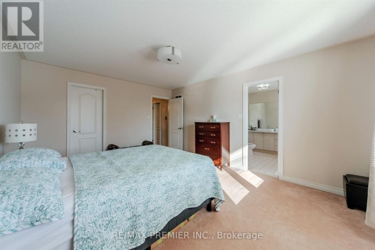 17 VILLANDRY CRESCENT, Vaughan (Maple), Ontario, L6A2R2
