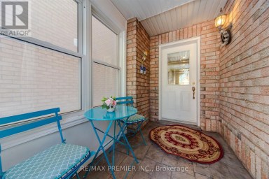 17 VILLANDRY CRESCENT Vaughan (Maple) Ontario photo 2