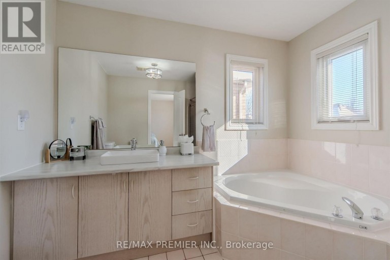 17 VILLANDRY CRESCENT, Vaughan (Maple), Ontario, L6A2R2