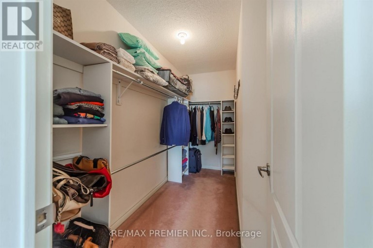 17 VILLANDRY CRESCENT, Vaughan (Maple), Ontario, L6A2R2