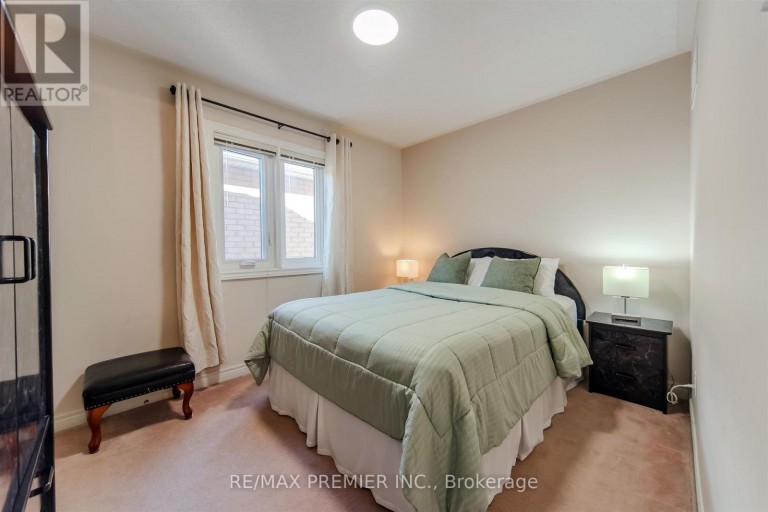 17 VILLANDRY CRESCENT, Vaughan (Maple), Ontario, L6A2R2