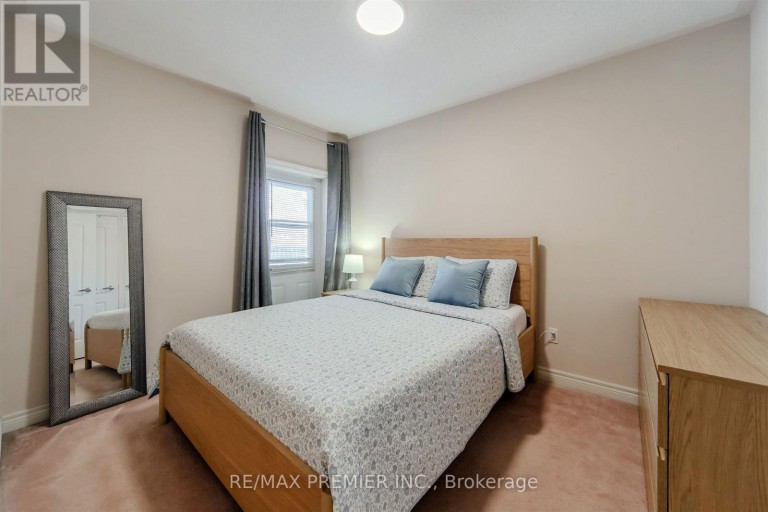 17 VILLANDRY CRESCENT, Vaughan (Maple), Ontario, L6A2R2