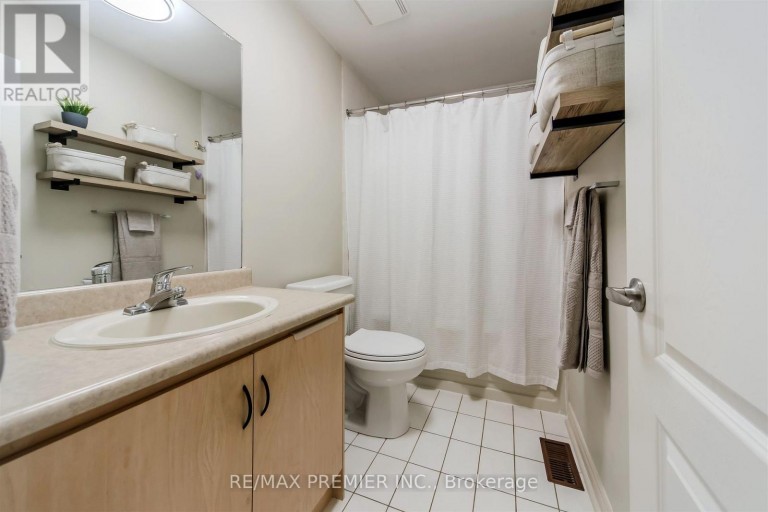 17 VILLANDRY CRESCENT, Vaughan (Maple), Ontario, L6A2R2
