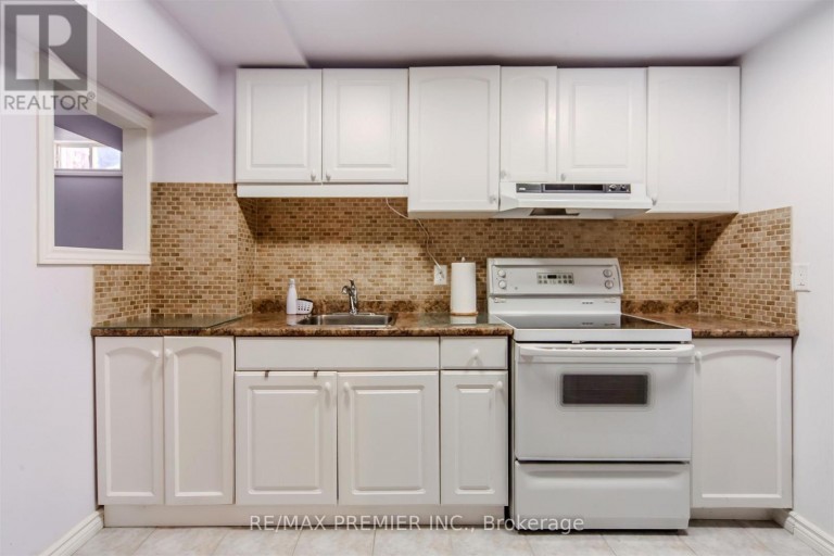 17 VILLANDRY CRESCENT, Vaughan (Maple), Ontario, L6A2R2