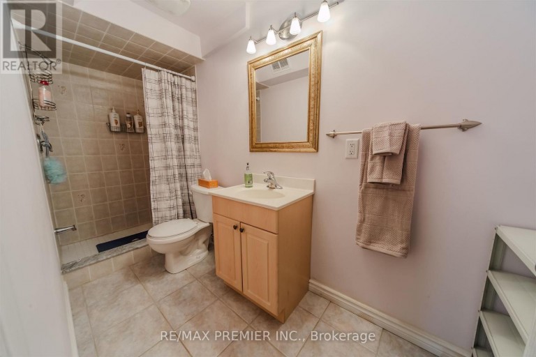 17 VILLANDRY CRESCENT, Vaughan (Maple), Ontario, L6A2R2
