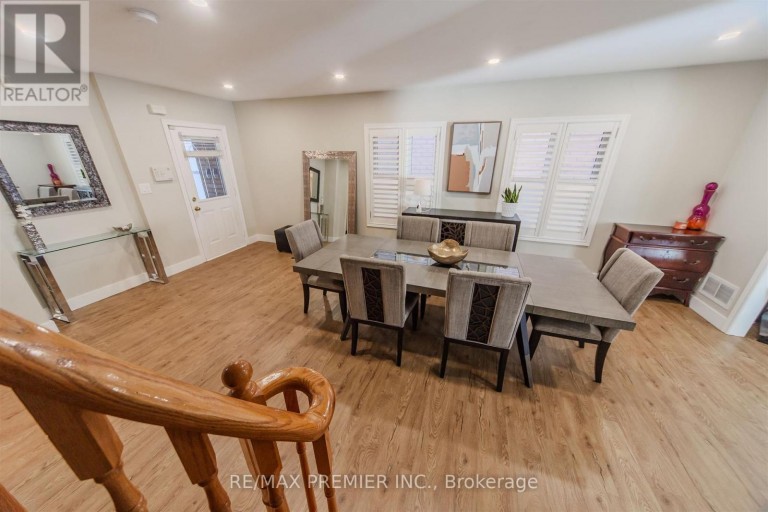 17 VILLANDRY CRESCENT, Vaughan (Maple), Ontario, L6A2R2