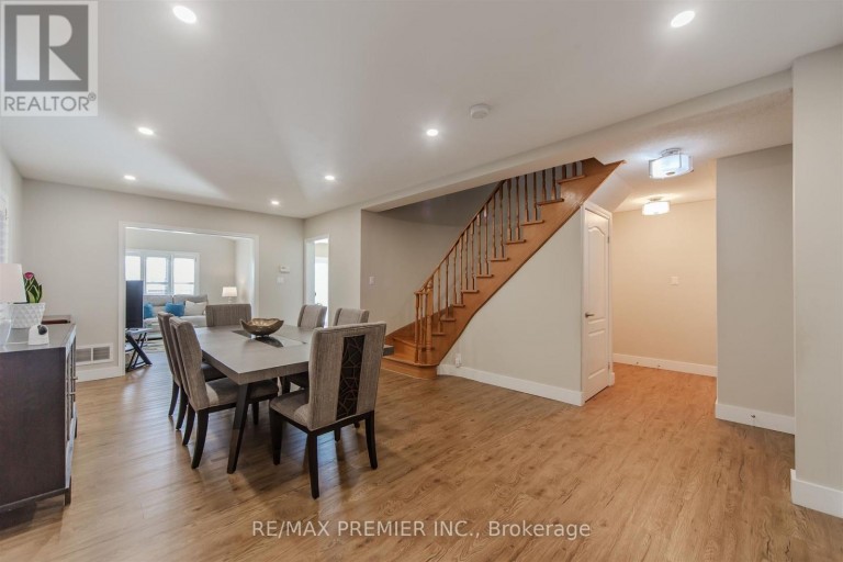 17 VILLANDRY CRESCENT, Vaughan (Maple), Ontario, L6A2R2